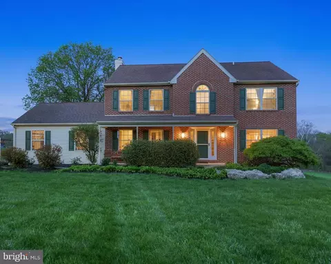 7 E Hunter Creek Ln, West Grove, PA 19390