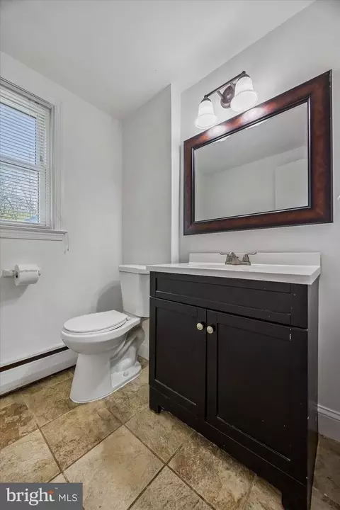Bath - 699 W Valley Rd, Wayne, PA 19087 photo 3 of 3