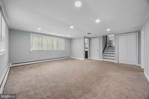 Living - 699 W Valley Rd, Wayne, PA 19087 photo 4 of 6