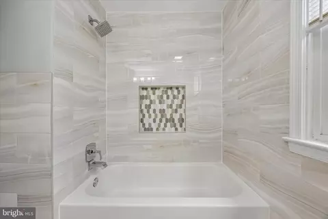 Bath - 699 W Valley Rd, Wayne, PA 19087 photo 2 of 3