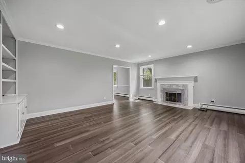 Living - 699 W Valley Rd, Wayne, PA 19087 photo 1 of 6