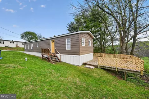 122 Penn Dr, Coatesville, PA 19320
