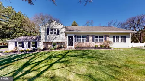 14 N Forge Manor Dr, Phoenixville, PA 19460
