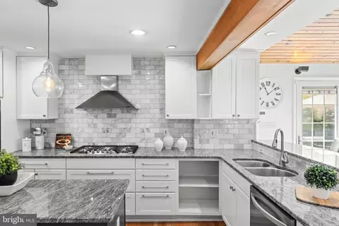 Kitchen - 1442 Potter Ln, Wayne, PA 19087 photo 4 of 5