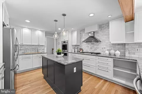 Kitchen - 1442 Potter Ln, Wayne, PA 19087 photo 2 of 5