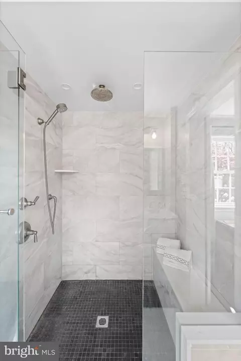 Bath - 1442 Potter Ln, Wayne, PA 19087 photo 1 of 4