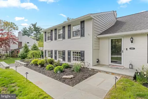 Exterior - 1442 Potter Ln, Wayne, PA 19087 photo 2 of 14