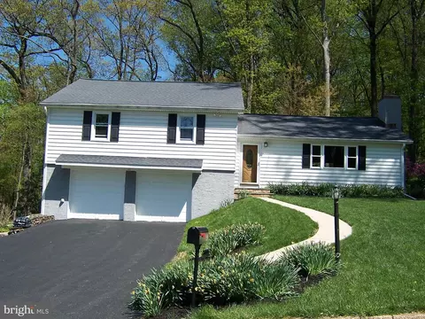 29 Cypress Ln, Berwyn, PA 19312