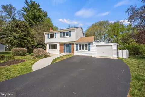 8 Locust Dr, Malvern, PA 19355