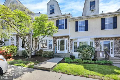 702 Coventry Pointe Ln, Pottstown, PA 19465