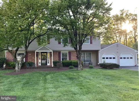 12 Pinewood Dr, Downingtown, PA 19335