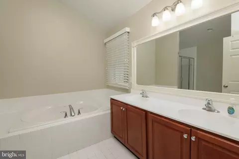 Bath - 228 Cherry Ln, Kennett Square, PA 19348 photo 1 of 1