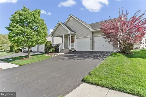 418 E Glenview Dr, West Grove, PA 19390
