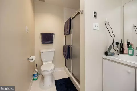 Bath - 32 Cabot Ct, Chesterbrook, PA 19087 photo 2 of 4