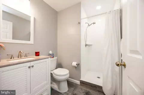 Bath - 32 Cabot Ct, Chesterbrook, PA 19087 photo 4 of 4
