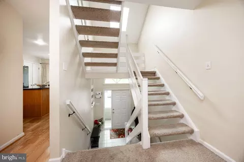 Entry Way - 32 Cabot Ct, Chesterbrook, PA 19087 photo 4 of 4