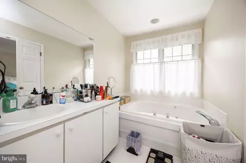 Bath - 32 Cabot Ct, Chesterbrook, PA 19087 photo 1 of 4