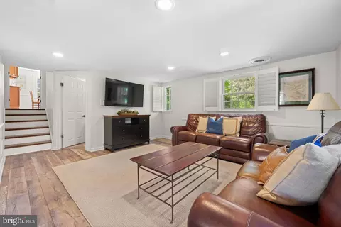 Living - 207 Anthony Wayne Dr, Wayne, PA 19087 photo 3 of 3