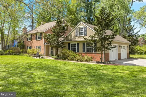 Exterior - 207 Anthony Wayne Dr, Wayne, PA 19087 photo 2 of 9