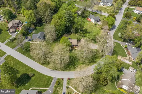 View/Area - 207 Anthony Wayne Dr, Wayne, PA 19087 photo 2 of 3