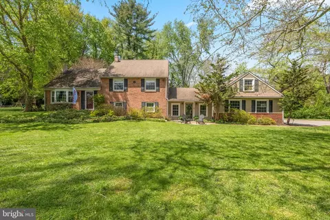 207 Anthony Wayne Dr, Wayne, PA 19087