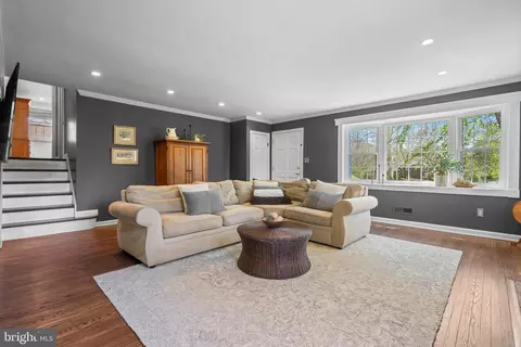 Living - 207 Anthony Wayne Dr, Wayne, PA 19087 photo 2 of 3
