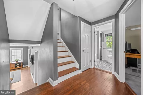 Entry Way - 207 Anthony Wayne Dr, Wayne, PA 19087 photo 3 of 3