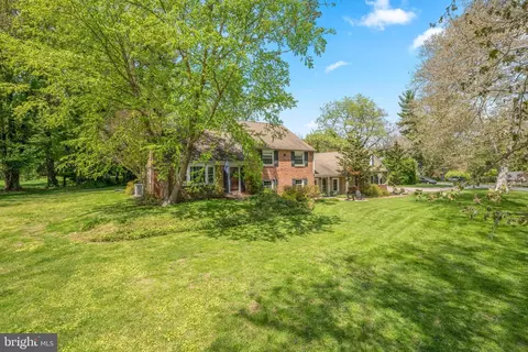Exterior - 207 Anthony Wayne Dr, Wayne, PA 19087 photo 9 of 9