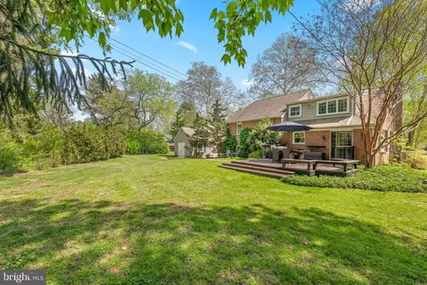 Exterior - 207 Anthony Wayne Dr, Wayne, PA 19087 photo 6 of 9