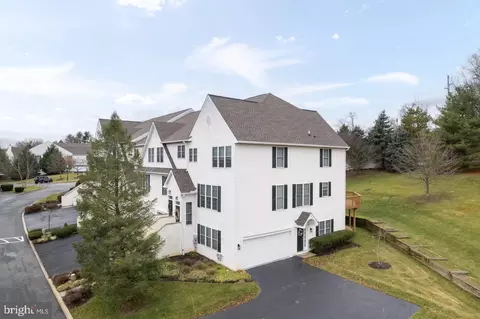 706 Whispering Brooke Dr #706, Newtown Square, PA 19073