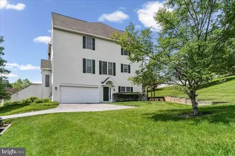 706 Whispering Brooke Dr #706, Newtown Square, PA 19073