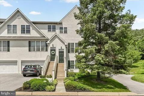 706 Whispering Brooke Dr #706, Newtown Square, PA 19073
