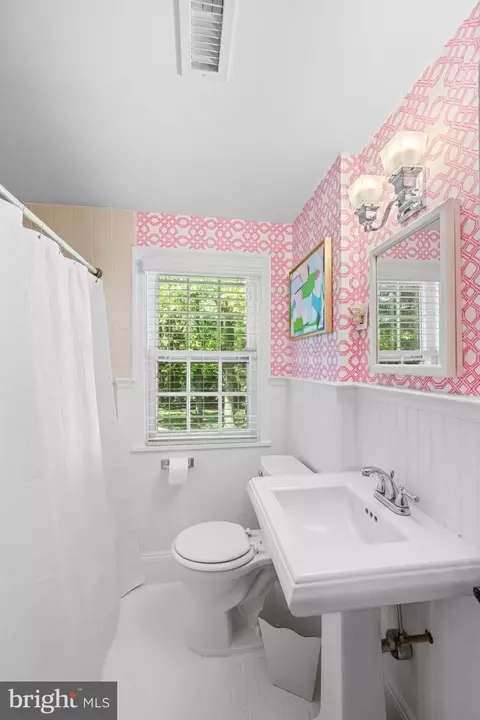 Bath - 213 Spencer Rd, Devon, PA 19333 photo 6 of 6