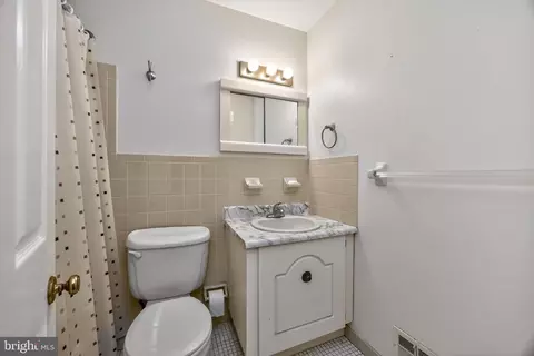 Bath - 109 Biddle Dr, Exton, PA 19341 photo 2 of 2
