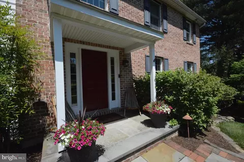 2 Montbard Dr, Chadds Ford, PA 19317
