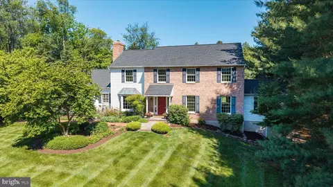 2 Montbard Dr, Chadds Ford, PA 19317