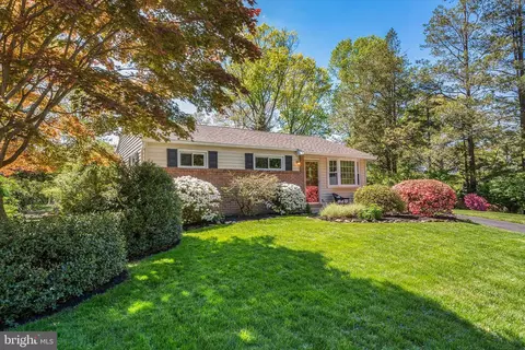 6 Diane Dr, Malvern, PA 19355