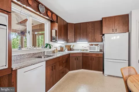 Kitchen - 388 Castlewood Dr, Devon, PA 19333 photo 3 of 5