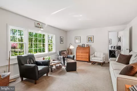 Living - 388 Castlewood Dr, Devon, PA 19333 photo 6 of 7