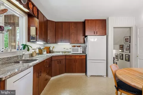 Kitchen - 388 Castlewood Dr, Devon, PA 19333 photo 2 of 5