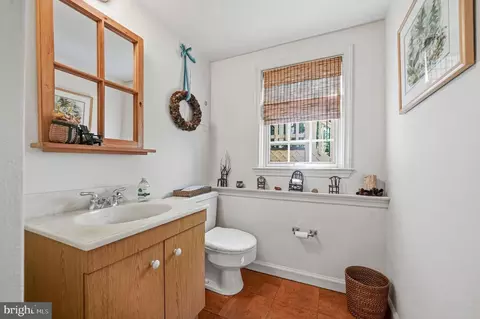 Bath - 388 Castlewood Dr, Devon, PA 19333 photo 1 of 5