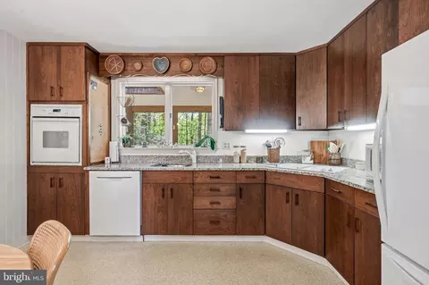 Kitchen - 388 Castlewood Dr, Devon, PA 19333 photo 4 of 5