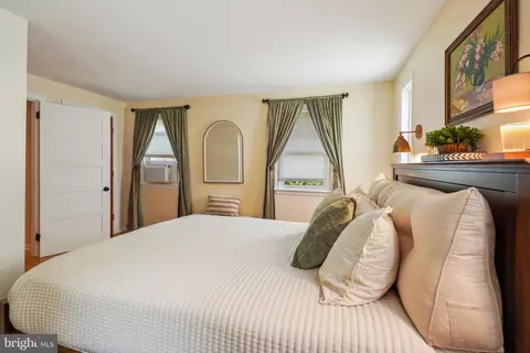 Bedroom - 971 Henry Ave, Wayne, PA 19087 photo 2 of 5