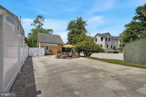 Exterior - 971 Henry Ave, Wayne, PA 19087 photo 5 of 7
