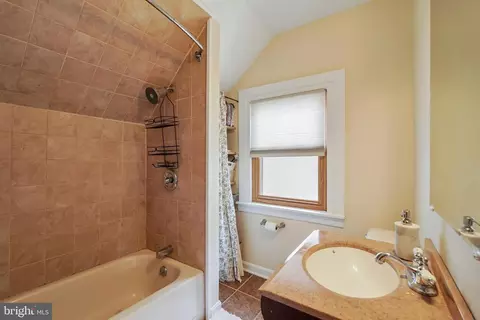 Bath - 971 Henry Ave, Wayne, PA 19087 photo 3 of 3
