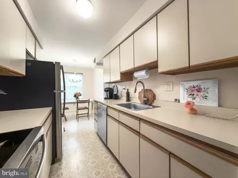 Kitchen - 631 Washington Pl, Chesterbrook, PA 19087 photo 2 of 2
