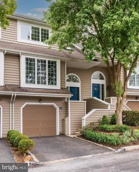 33 Cabot Ct, Chesterbrook, PA 19087