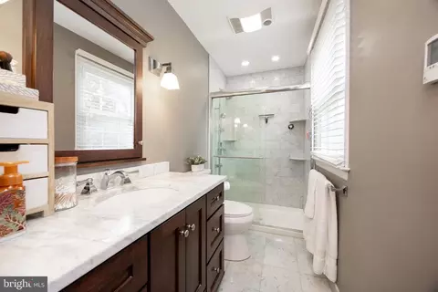 Bath - 380 Devon Dr, Exton, PA 19341 photo 1 of 2