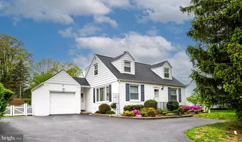 402 Old Eagle School Rd, Wayne, PA 19087
