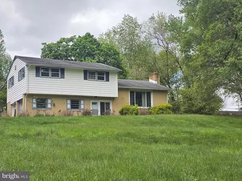 1256 Surrey Rd, West Chester, PA 19382